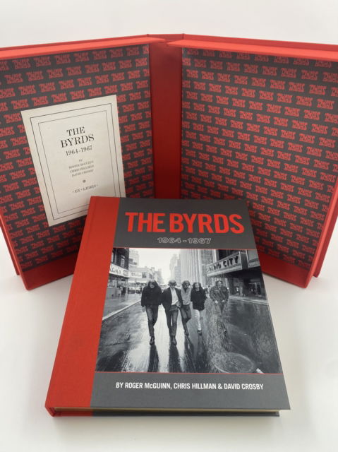 The Byrds: 1964-1967 Super Deluxe Edition: Signed Edition - Roger McGuinn - Książki - Music Sales Ltd - 9781787592766 - 13 września 2024