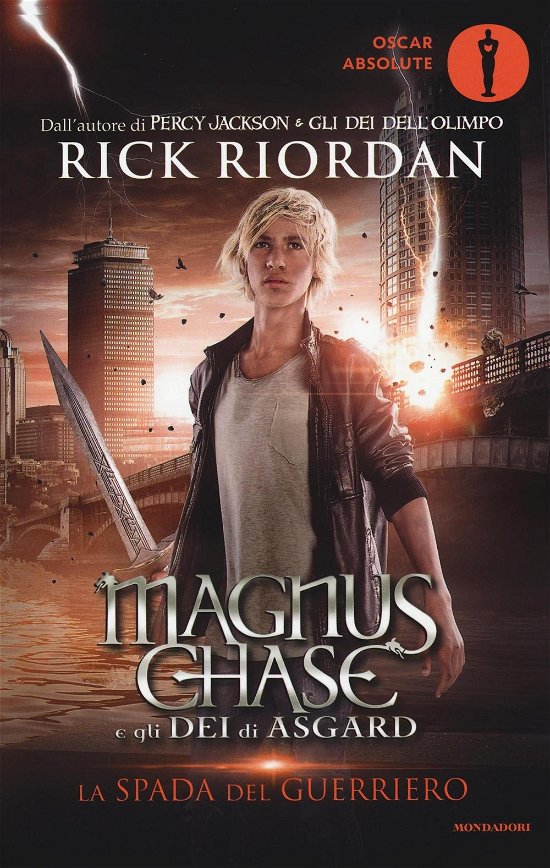 Cover for Rick Riordan · La Spada Del Guerriero. Magnus Chase E Gli Dei Di Asgard. Vol. 1 (Bog)