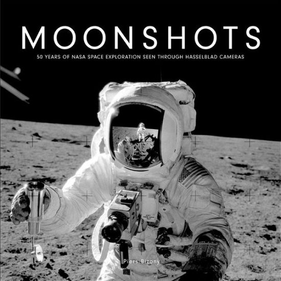 Cover for Piers Bizony · Moonshots: 50 Years of NASA Space Exploration Seen through Hasselblad Cameras (Paperback Bog) (2019)