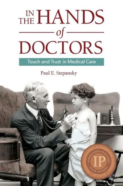 Cover for Stepansky, Paul E, Ph.D. · In the Hands of Doctors: Touch and Trust in Medical Care (Pocketbok) (2017)