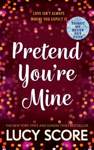 Pretend You're Mine: a fake dating small town love story from the author of Things We Never Got Over - The Benevolence Series - Lucy Score - Bøger - Hodder & Stoughton - 9781399726771 - 13. juli 2023