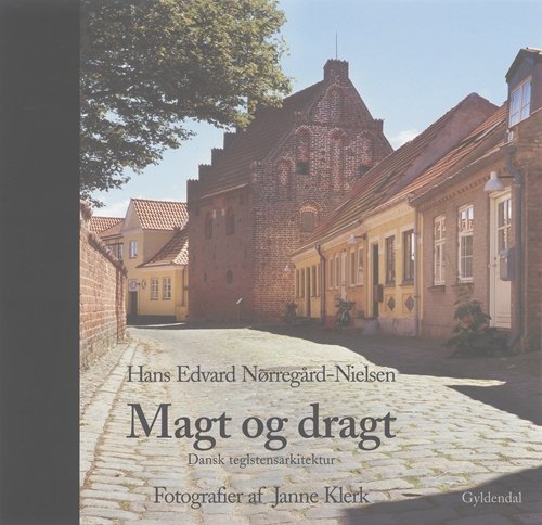 Cover for Hans Edvard Nørregård-Nielsen · Magt og dragt (Gebundesens Buch) [1. Ausgabe] [Indbundet] (2006)