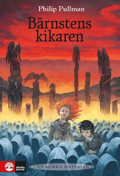 Cover for Philip Pullman · Den mörka materian: Bärnstenskikaren (Indbundet Bog) (2018)