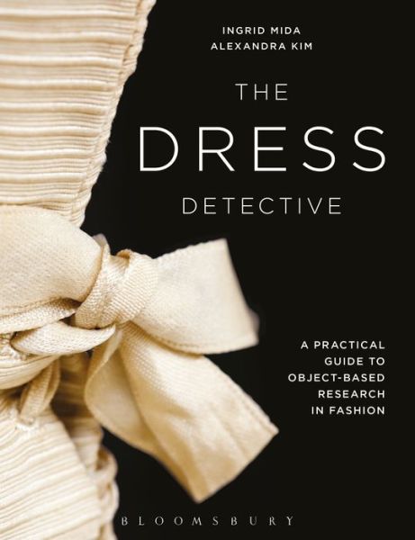 Cover for Mida, Ingrid E. (Independent Art and Dress Historian, Artist and Curator, Canada) · The Dress Detective: A Practical Guide to Object-Based Research in Fashion (Paperback Bog) (2018)