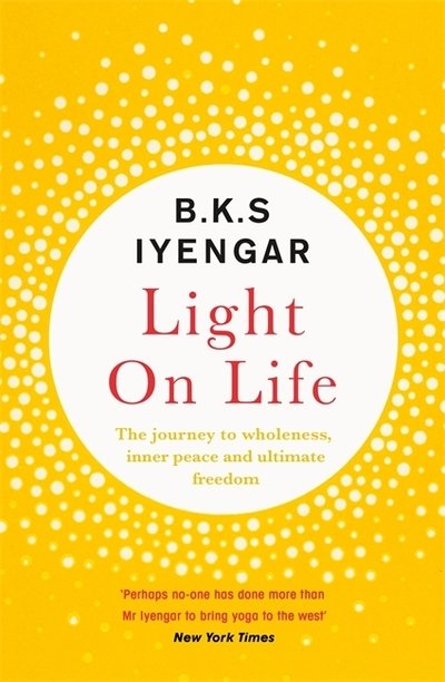 Cover for B.K.S. Iyengar · Light on Life: The Yoga Journey to Wholeness, Inner Peace and Ultimate Freedom (Pocketbok) (2019)