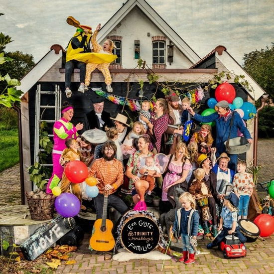 Een Grote Familie - Trinity - Music - COAST TO COAST - 9789082495775 - January 22, 2021