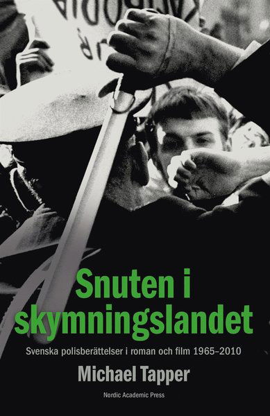 Cover for Michael Tapper · Snuten i skymningslandet : svenska polisberättelser i roman och film 1965-2010 (ePUB) [Ned edition] (2015)