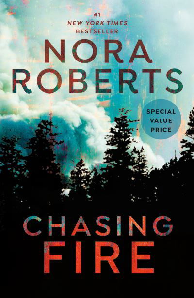 Chasing Fire - Nora Roberts - Kirjat - Penguin Publishing Group - 9780593637777 - tiistai 3. tammikuuta 2023