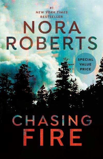 Cover for Nora Roberts · Chasing Fire (Paperback Bog) (2023)