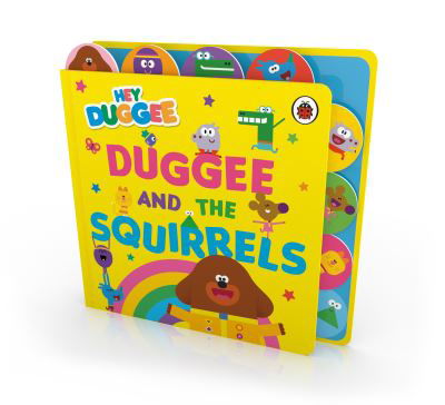 Hey Duggee: Duggee and the Squirrels: Tabbed Board Book - Hey Duggee - Hey Duggee - Książki - Penguin Random House Children's UK - 9781405948777 - 8 lipca 2021