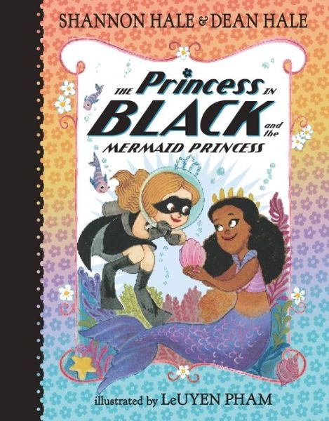 The Princess in Black and the Mermaid Princess - Shannon Hale - Böcker - Candlewick - 9781536209778 - 1 februari 2022
