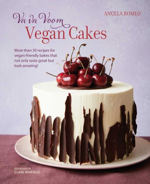 Va va Voom Vegan Cakes: More Than 50 Recipes for Vegan-Friendly Bakes That Not Only Taste Great but Look Amazing! - Angela Romeo - Bøger - Ryland, Peters & Small Ltd - 9781788793780 - 12. oktober 2021