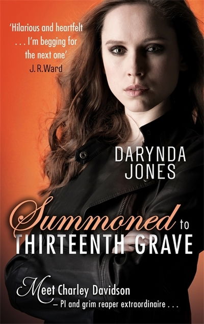 Summoned to Thirteenth Grave - Charley Davidson - Darynda Jones - Książki - Little, Brown Book Group - 9780349417783 - 15 stycznia 2019