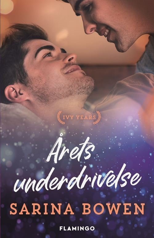 Cover for Sarina Bowen · Ivy Years: Årets underdrivelse (Sewn Spine Book) [1. Painos] (2022)