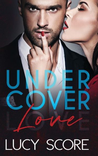 Undercover Love - Lucy Score - Livros - Sourcebooks, Incorporated - 9781728282787 - 7 de outubro de 2022