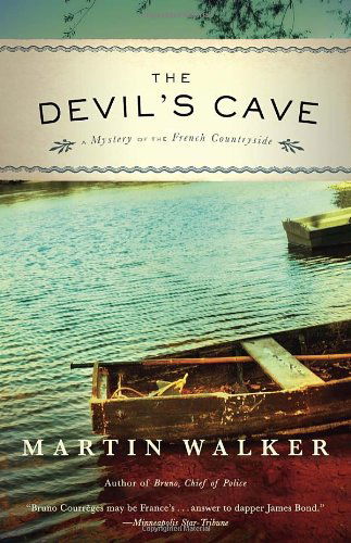 Cover for Martin Walker · The Devil's Cave: a Mystery of the French Countryside (Vintage) (Pocketbok) (2014)