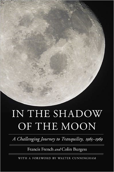 In the Shadow of the Moon: A Challenging Journey to Tranquility, 1965-1969 - Outward Odyssey: a People's History of Spaceflight - Francis French - Books - University of Nebraska Press - 9780803229792 - June 1, 2010