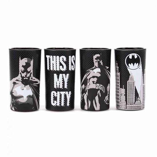 Batman Poses (shot Glasses Set Of 4) (Glassware) - Batman - Produtos - DC COMICS - 5055453459795 - 14 de agosto de 2019