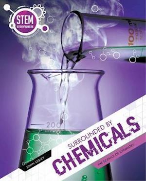 Surrounded By Chemicals: The Science of Chemistry - STEM Is Everywhere - John Lesley - Książki - Redback Publishing - 9781925860795 - 1 września 2021