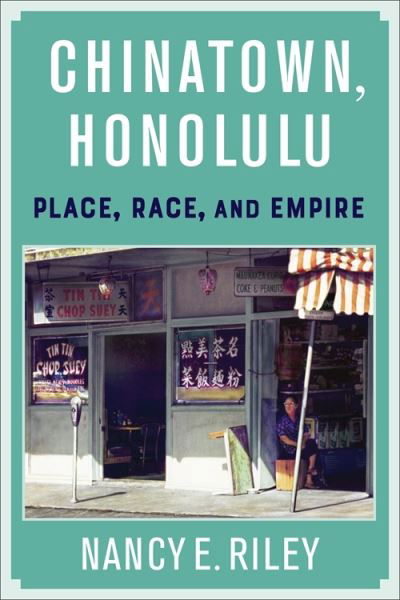 Cover for Riley, Nancy E. (A. Myrick Freeman Professor of Social Sciences) · Chinatown, Honolulu: Place, Race, and Empire (Pocketbok) (2024)