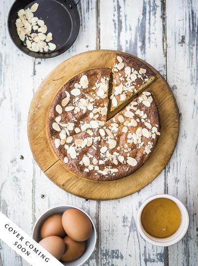 Cover for Sarah Rainey · Three Ingredient Baking: Incredibly simple treats with minimal ingredients (Paperback Book) (2018)