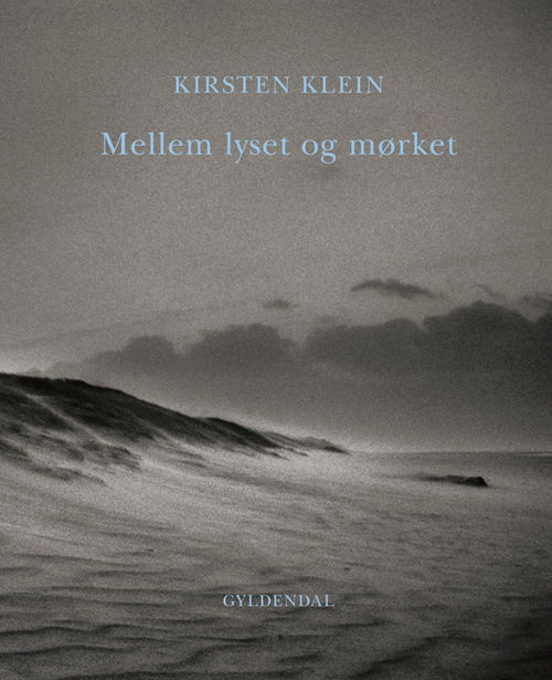 Cover for Kirsten Klein · Mellem lyset og mørket (Bound Book) [1e uitgave] [Indbundet] (2010)