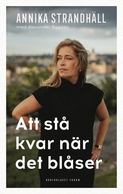 Annika Strandhäll · Att står kvar när det blåser (Bound Book) (2024)