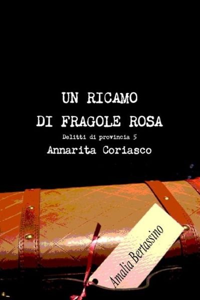 Cover for Annarita Coriasco · Un Ricamo Di Fragole Rosa - Delitti Di Provincia 5 (Paperback Book) [Italian edition] (2013)