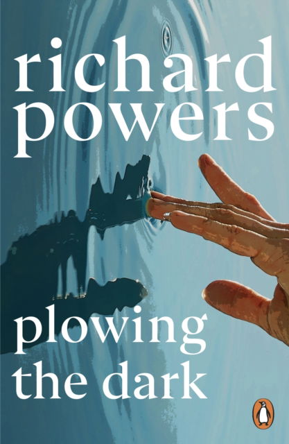 Cover for Richard Powers · Plowing the Dark (Pocketbok) (2025)