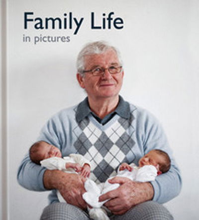 Cover for Helen Bate · Family Life in Pictures - Pictures to Share (Gebundenes Buch) (2010)