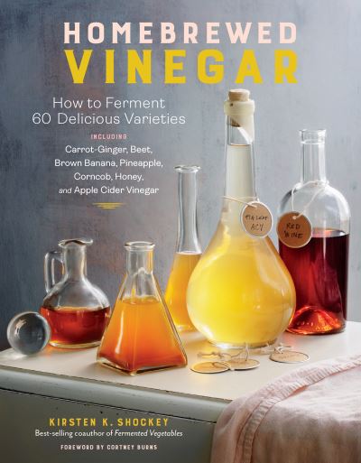 Homebrewed Vinegar: How to Ferment 60 Delicious Varieties, Including Carrot-Ginger, Beet, Brown Banana, Pineapple, Corncob, Honey, and Apple Cider Vinegar - Kirsten K. Shockey - Livros - Workman Publishing - 9781635862812 - 11 de maio de 2021