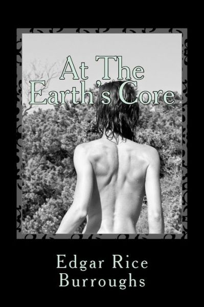 At The Earth's Core - Edgar Rice Burroughs - Bücher - Createspace Independent Publishing Platf - 9781981809813 - 18. Dezember 2017