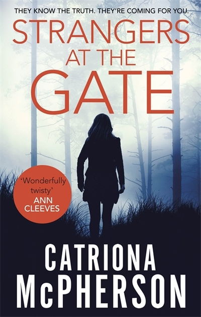 Cover for Catriona McPherson · Strangers at the Gate (Paperback Book) (2020)