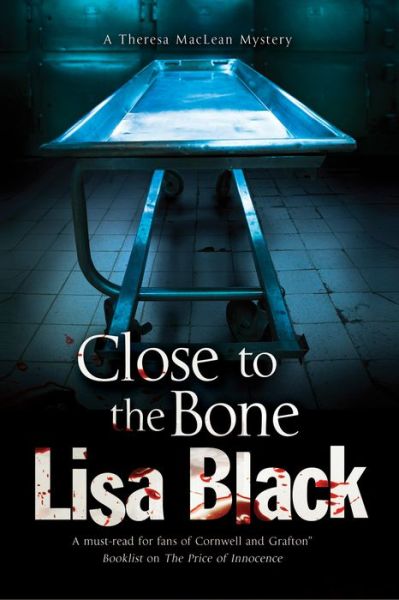 Cover for Lisa Black · Close to the Bone: a Theresa Maclean Forensic Mystery (Hardcover Book) (2015)