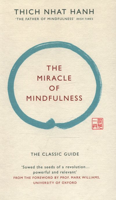 The Miracle of Mindfulness (Gift edition): The classic guide by the world’s most revered master - Thich Nhat Hanh - Kirjat - Ebury Publishing - 9781846044823 - torstai 6. elokuuta 2015