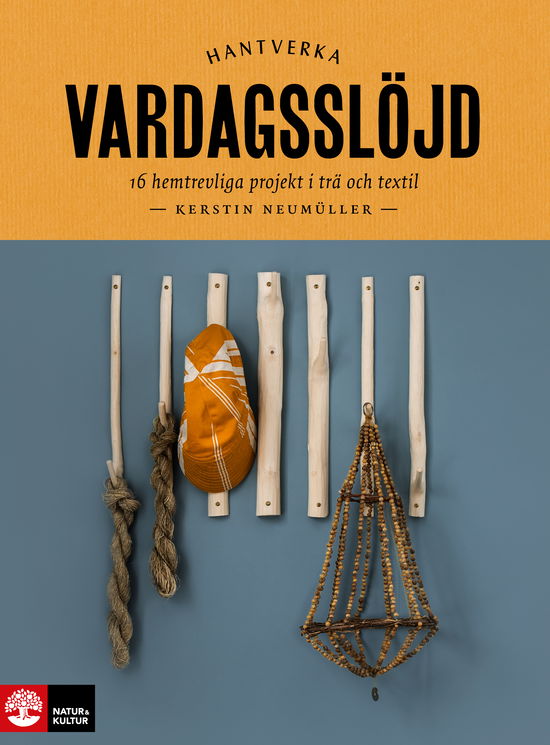 Cover for Kerstin Neumüller · Vardagsslöjd : 18 projekt i trä och textil (Hardcover Book) (2023)