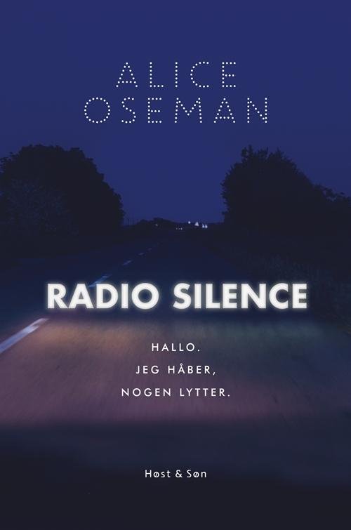 Cover for Alice Oseman · Radio Silence (Sewn Spine Book) [1st edition] (2017)