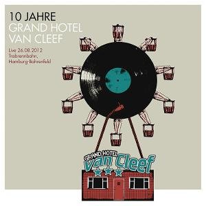 10 Jahre Grand Hotel van Cleef: Live 26.08.2012 Trabrennbahn, Hamburg-Bahrenfeld (CD + DVD) - Pop Sampler - Música - GRAND HOTEL VAN CLEEF - 4047179726825 - 2 de noviembre de 2012