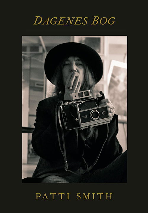 Cover for Patti Smith · Dagenes Bog (Bound Book) [1. Painos] (2022)