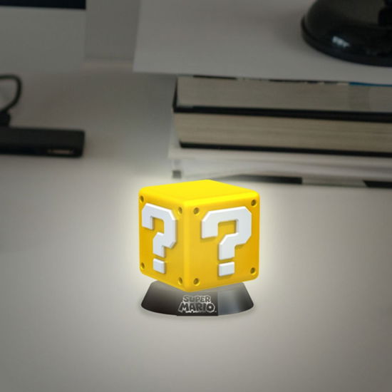 Nintendo Mario Question Block 3D Light / Merchandise - Nintendo - Música - Paladone - 5055964717827 - 19 de março de 2019