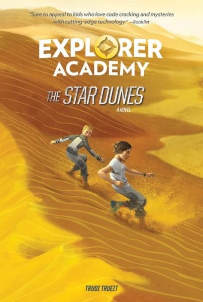 Cover for Trudi Trueit · Explorer Academy: The Star Dunes (Book 4) (Hardcover bog) (2020)