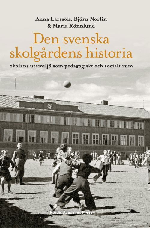 Cover for Larsson Anna · Den svenska skolgårdens historia : skolan utemiljö som pedagogiskt och socialt rum (Bound Book) (2017)