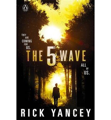 The 5th Wave (Book 1) - The 5th Wave - Rick Yancey - Livros - Penguin Random House Children's UK - 9780141345833 - 7 de maio de 2013