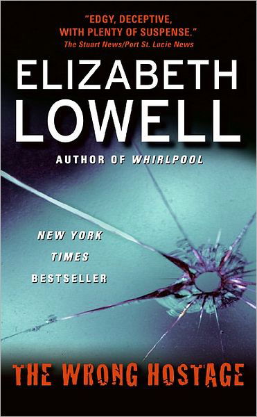 Cover for Elizabeth Lowell · The Wrong Hostage - St. Kilda Consulting (Paperback Bog) (2007)