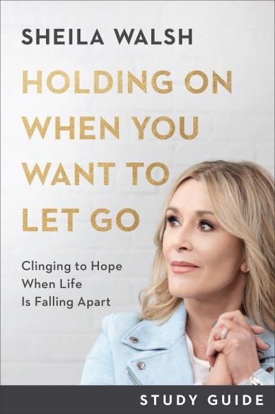 Cover for Sheila Walsh · Holding On When You Want to Let Go Study Guide – Clinging to Hope When Life Is Falling Apart (Pocketbok) (2021)