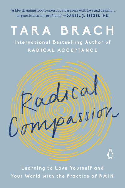 Radical Compassion: Learning to Love Yourself and Your World with the Practice of RAIN - Tara Brach - Livros - Penguin Publishing Group - 9780525522836 - 29 de dezembro de 2020