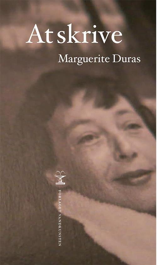 Cover for Marguerite Duras · At skrive (Sewn Spine Book) [1st edition] (2015)