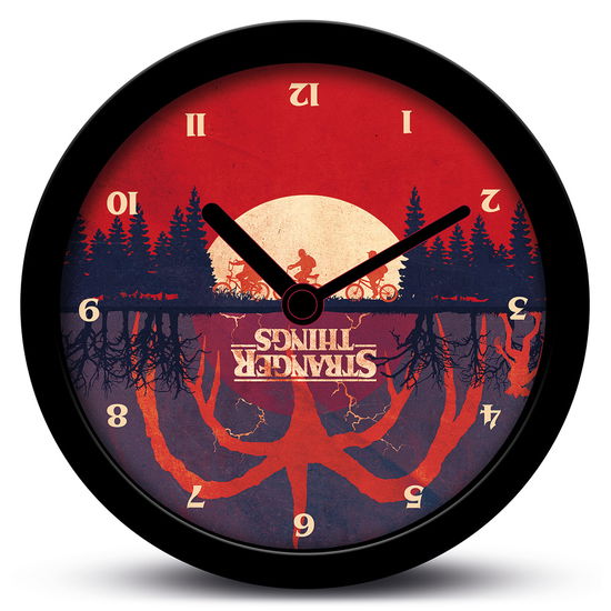 Stranger Things (Upside Down) Desk Clock - Stranger Things - Bøger - PYRAMID INTERNATIONAL - 5050293858838 - 6. juni 2023