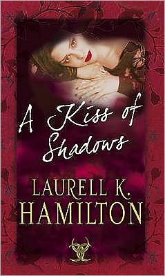 Cover for Laurell K Hamilton · A Kiss Of Shadows: (Merry Gentry 1) - Merry Gentry (Paperback Book) (2001)