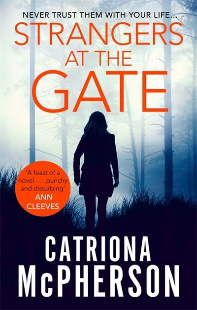 Cover for Catriona McPherson · Strangers at the Gate (Taschenbuch) (2019)